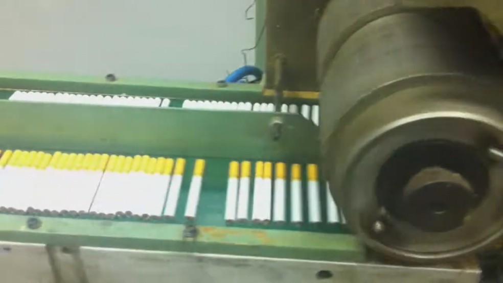 Máquina de produzir cigarro — Foto: Reprodução/TV Globo