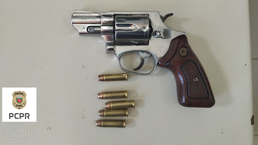 Arma do crime foi apreendida pela polícia — Foto: Reprodução