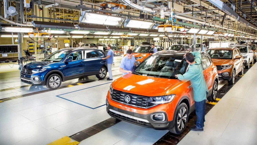 Extra: Volkswagen suspende temporariamente produção em fábricas brasileiras 