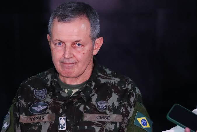 General Tomás continua sua empreitada contra Bolsonaro: ”Ele interferiu no Exército”