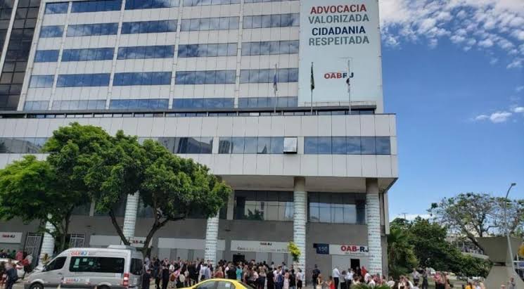 URGENTE: Ameaça de bomba em prédio da OAB no RJ; local é evacuado