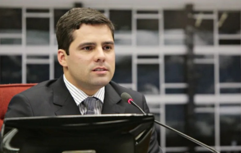 Candidato ao STF vai a jantar de petista condenado no mensalão