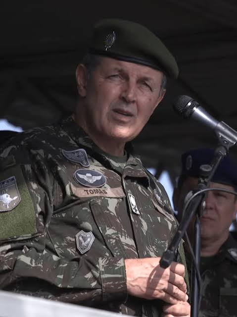 Comandante do Exército promete punir militar que comemorar “golpe de 64”