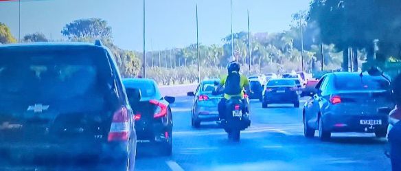 Comboio com o ex-presidente Bolsonaro se dirige a sede do PL em Brasília; ACOMPANHE AO VIVO