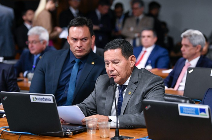 Comissão aprova projeto relatado por senador Styvenson que equipara milícias digitais a terroristas