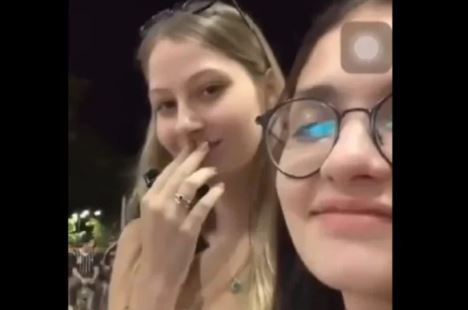 Estudantes debocham de colega de 40 anos e web critica; VEJA VÍDEO