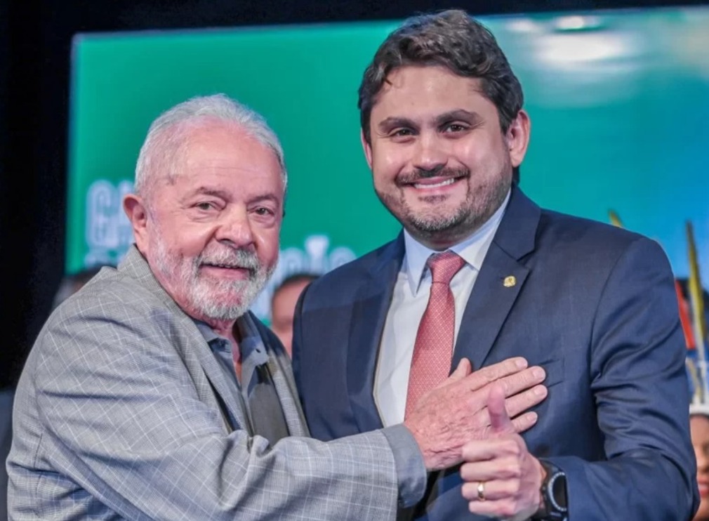 Piada pronta: Juscelino Filho agradece a Lula pela “isenção” após acusação de uso indevido de recursos públicos