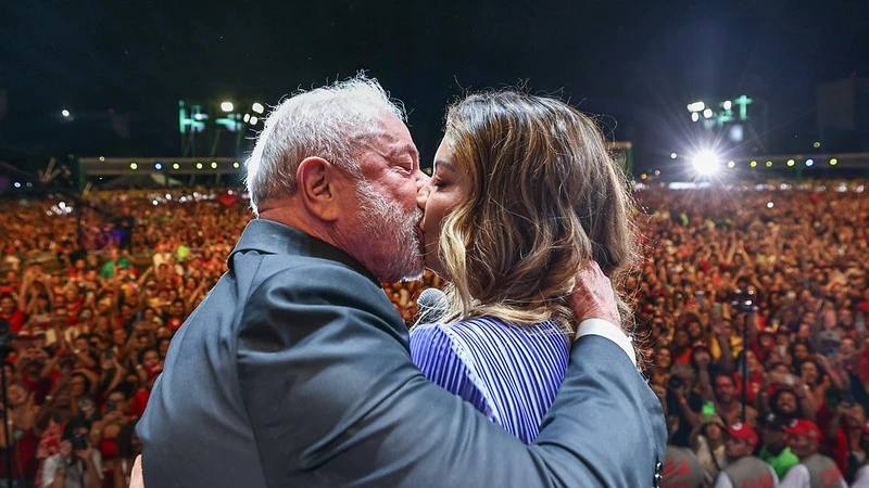 Antes de ser preso, Lula recebeu Janja em cama improvisada