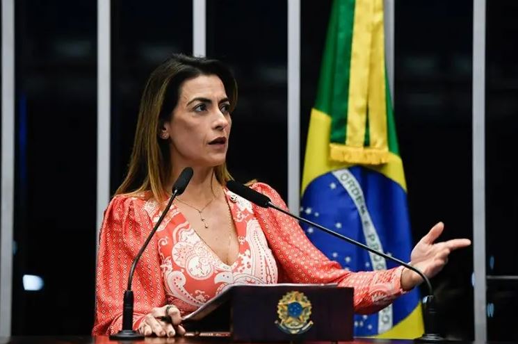 Após 12 dias internada, Soraya Thronicke recebe alta de hospital em Brasília