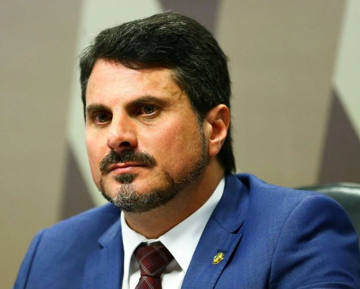 BOMBA: Senador Marcos do Val fará live “para desmentir depoimento” do General G. Dias