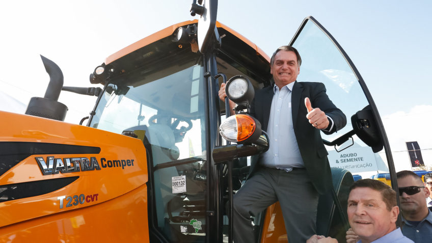 Bolsonaro retoma agenda pública pelo país e mostra força junto ao agro