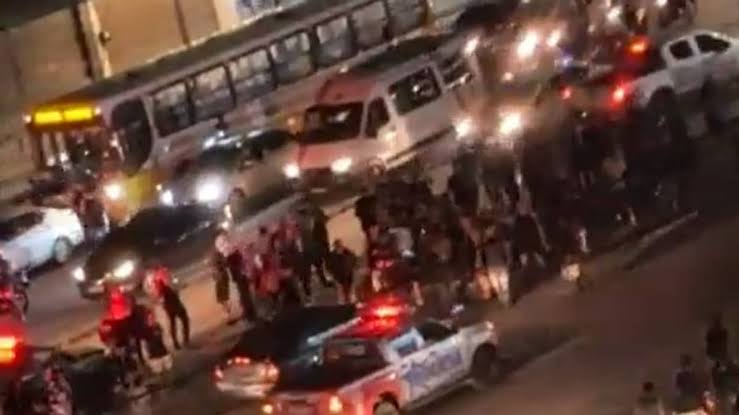 CENAS DE GUERRA: Briga entre torcidas organizadas causa pânico nas ruas do Pará: “Explodiram bombas nos torcedores”; VEJA VÍDEO