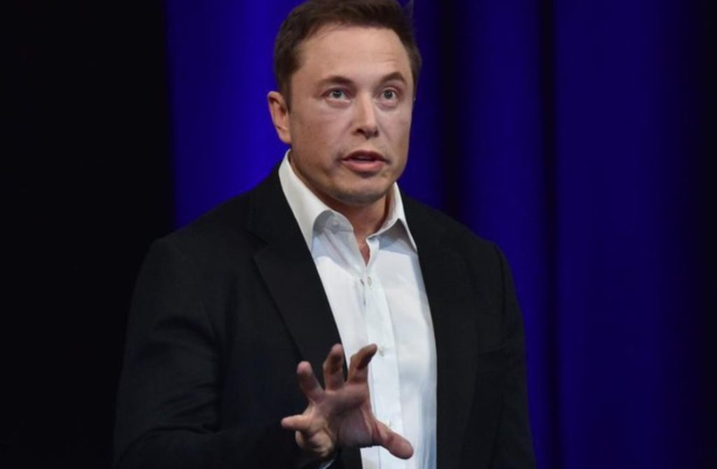 Elon Musk diz que pais que permitem mudança de sexo de suas crianças merecem prisão perpétua
