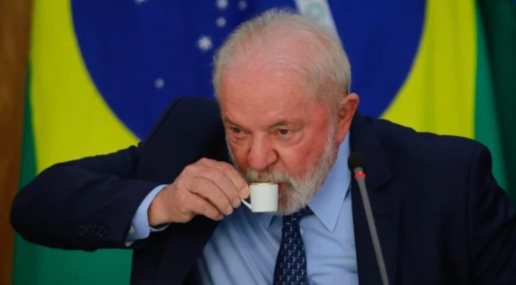Em 100 dias de governo, Lula se reuniu no mínimo 269 vezes com petistas; VEJA LISTA
