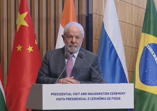 Em oposição aos EUA, Lula critica dólar e defende moeda única entre países dos Brics; VEJA VÍDEO