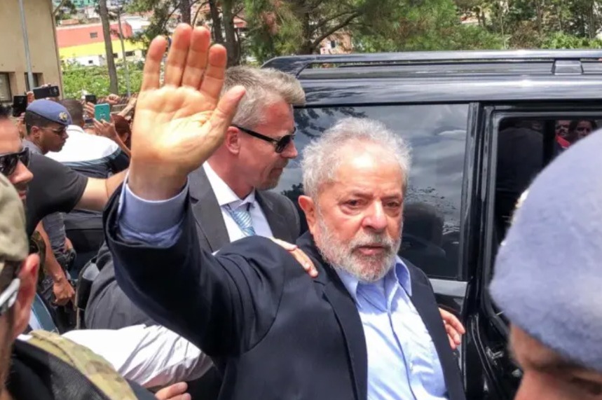 Lula viaja para São Paulo para velório de afilhada