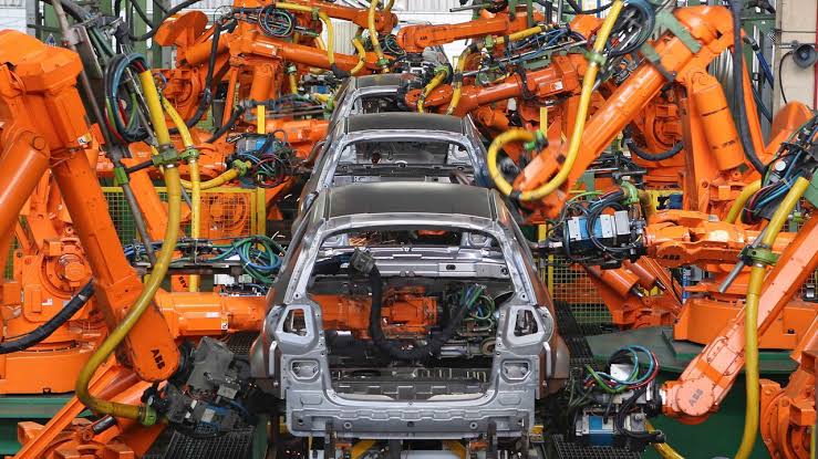 Montadora gigante pega clientes de surpresa ao confirmar encerramento da produção de carro famoso