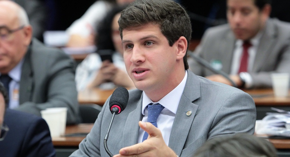“Não tem fundamento”, diz João Campos ao rebater acusações contra o pai