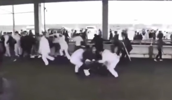 Objeto é jogado em direção a primeiro-ministro do Japão durante discurso e explosão é ouvida no local; VEJA VÍDEO