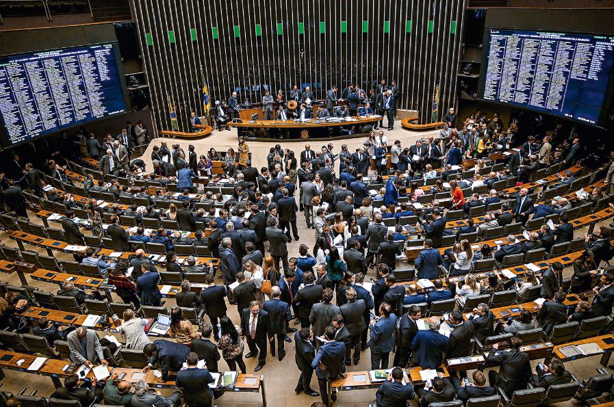 Perigoso: Câmara dos Deputados quer votação relâmpago para projeto que prevê censura na Internet