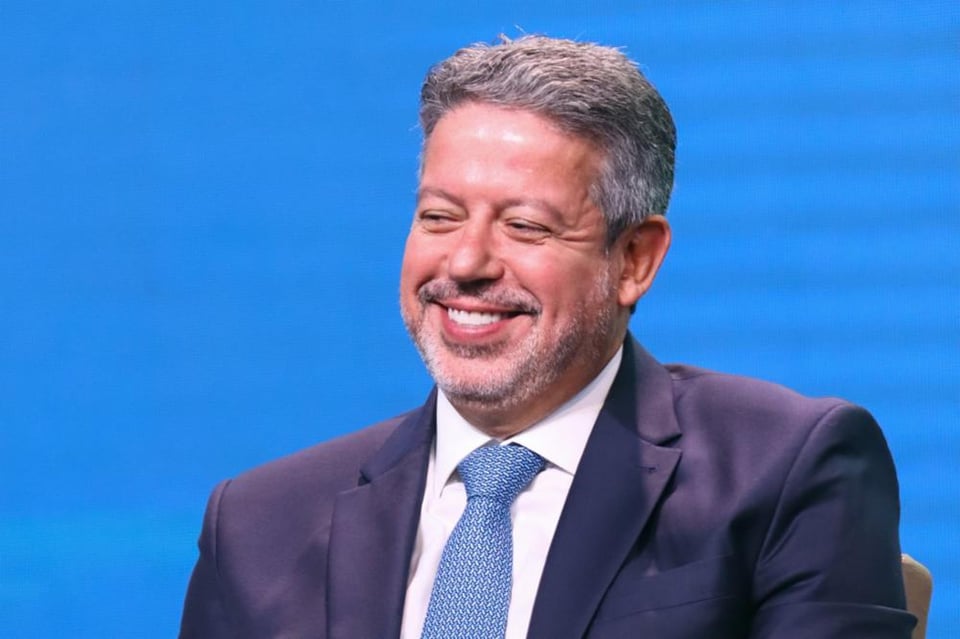 STJ anula condenação de Arthur Lira por improbidade