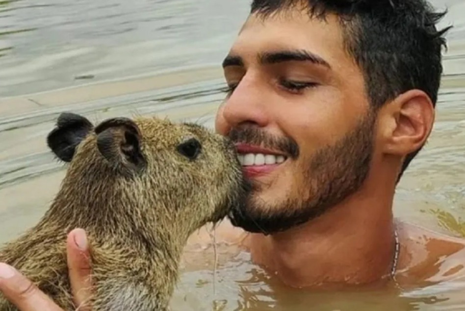 VÍDEO: Veja momento em que anunciam decisão que determina a devolução da capivara “Filó” para seu cuidador