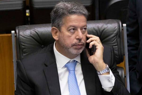 AGORA: Após encontrar Lula, Arthur Lira marca almoço com deputados para “contar votos”