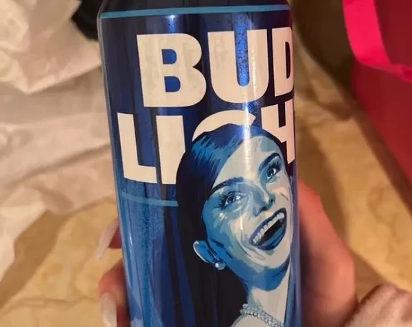 Após anúncio com trans, cerveja perde R$ 25 bilhões em valor de mercado