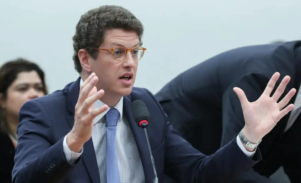 As duras verdades de Ricardo Salles para as Forças Armadas; VEJA VÍDEO