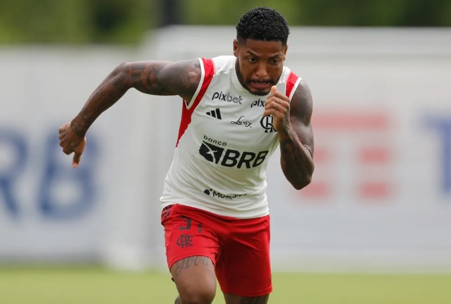 Atacante do Flamengo é afastado e multado; veja motivo