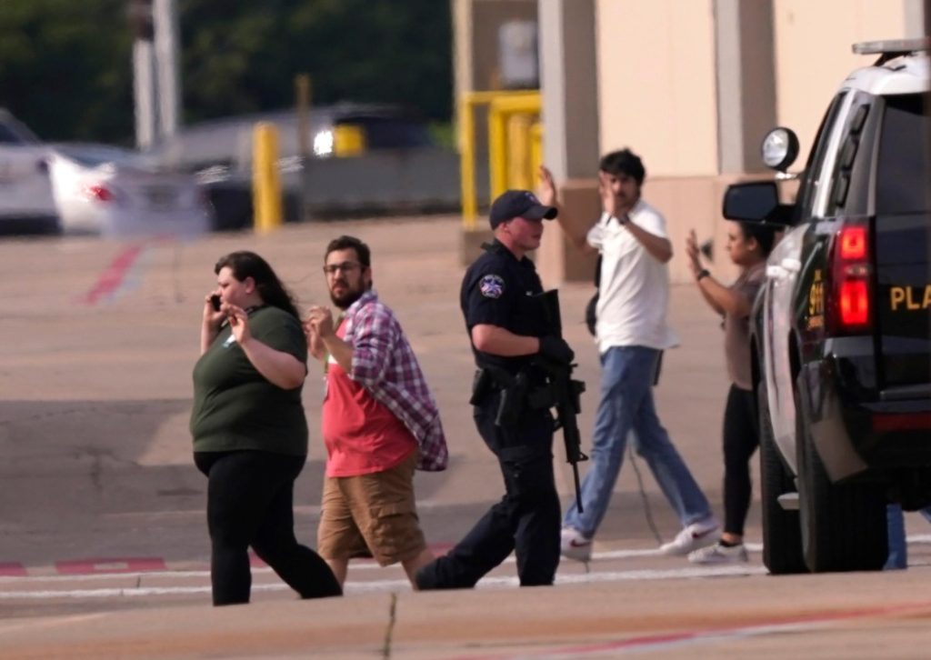 Ataque a tiros deixa 8 pessoas mortas e 7 feridas em shopping no Texas; assassino foi abatido