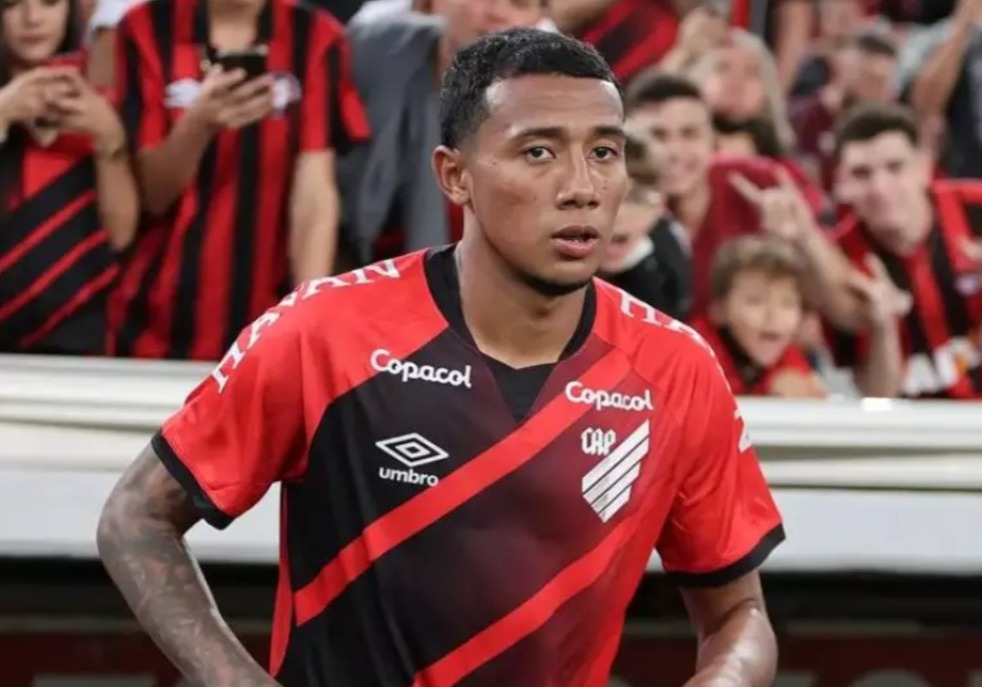 Athletico-PR demite jogadores citados em inquérito de apostas