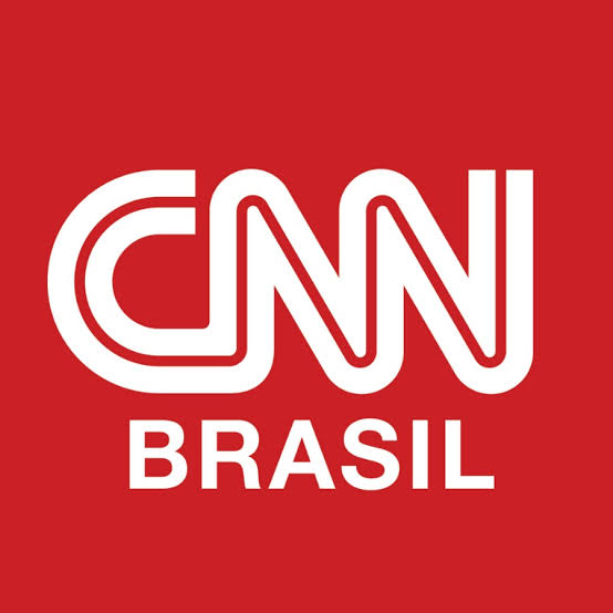 CNN demite editor após exibir mulher de topless em jornal