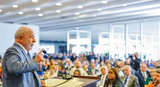 Cerimonialista ’corta’ Lula e “encerra” evento antes da hora