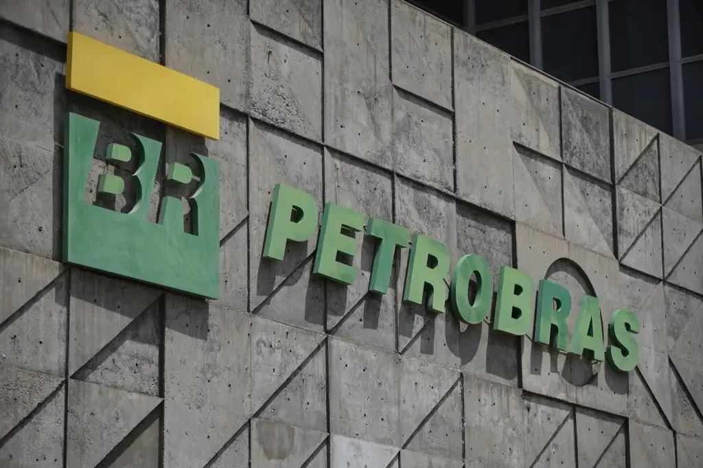 Com Lula: Lucro da Petrobras cai 14% no 1º trimestre