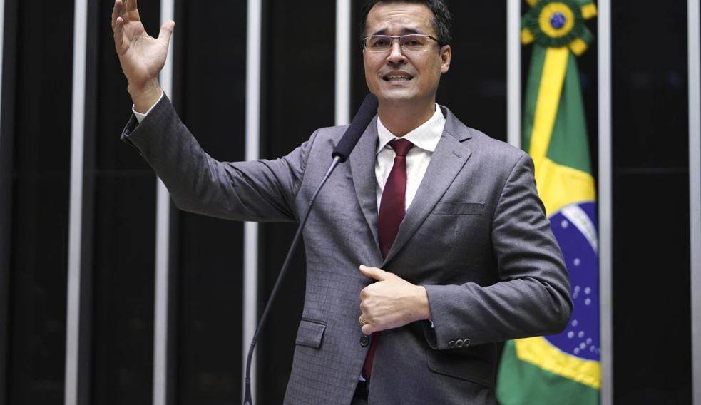 Deltan Dallagnol faz prognóstico negativo e afirma: “Moro será o próximo cassado”