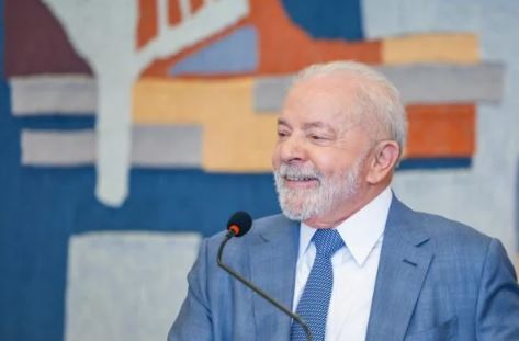 Depois de ser criticado por falar sobre conflito na Ucrânia, Lula sugere: “Alguém vai ter que convencer a parar a guerra”