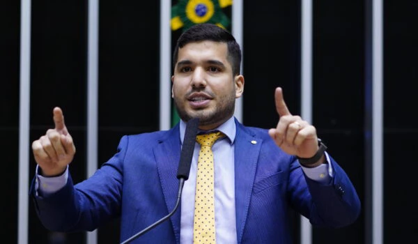 Deputado André Fernandes incitou atos do 8 de Janeiro, conclui PF 