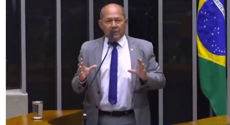 Deputado se irrita com falas de Dino em regular Internet passando por cima do congresso: “ei gordinho, você não está em Cuba não”; VEJA VÍDEO