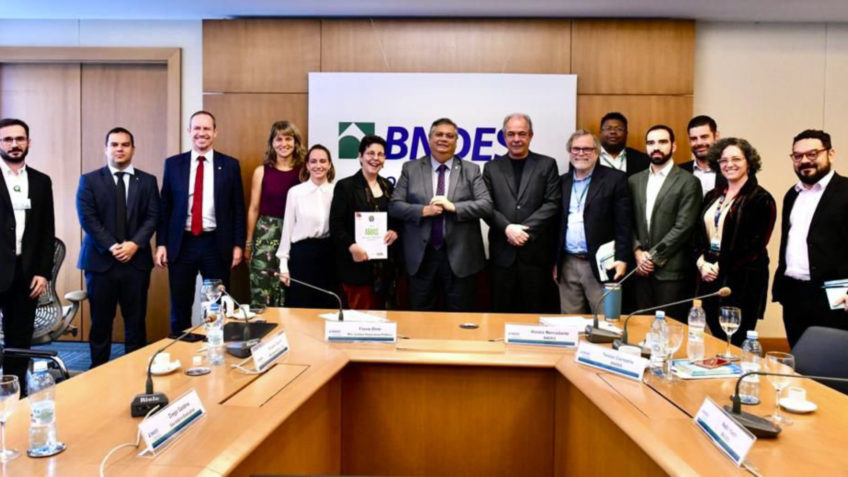 Dino pede R$ 1 bilhão do Fundo Amazônia para segurança da região