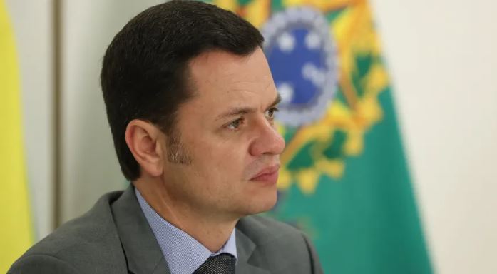 Eduardo Girão visita Torres e diz que ex-ministro tem saudade da família mas se fortalece com orações: “Tortura… já ultrapassou os limites”