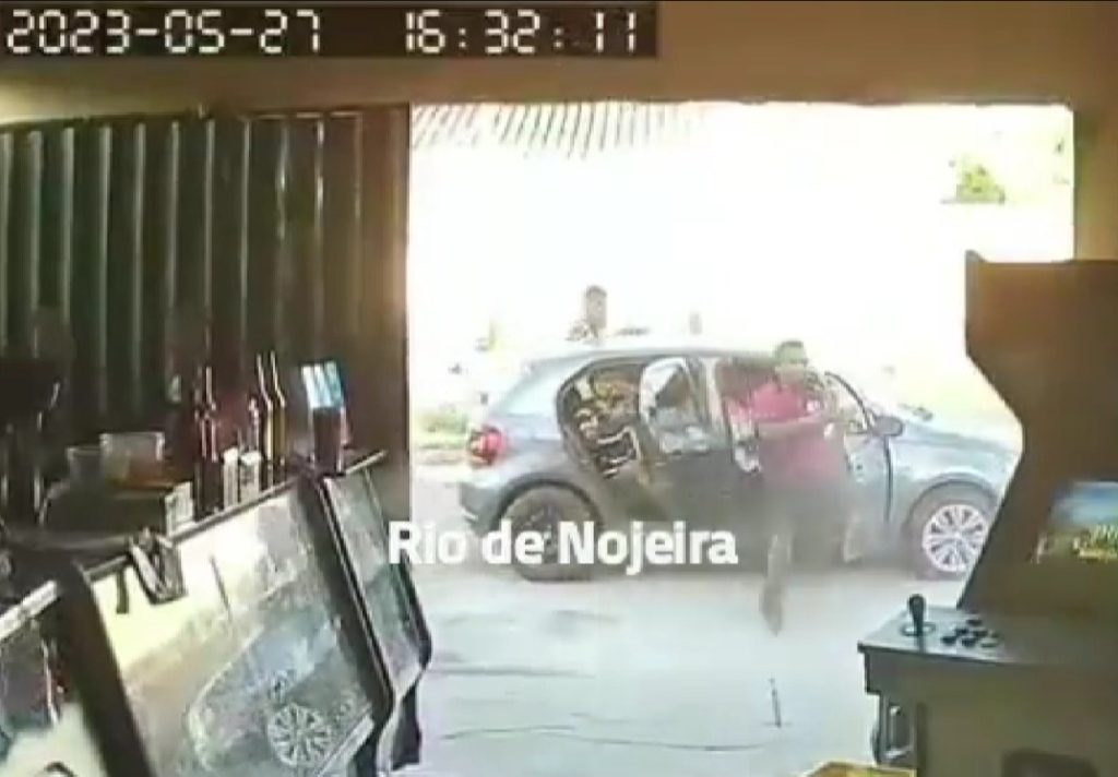 Facção adversária entra em bar no Rio e metralha todos os seus rivais; VEJA VÍDEO