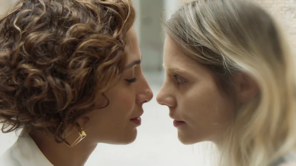 Globo transforma beijo lésbico em selinho na TV aberta