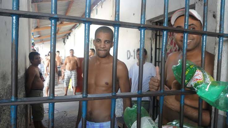 Governo Lula quer câmeras em policiais penais para combater violência contra presidiários