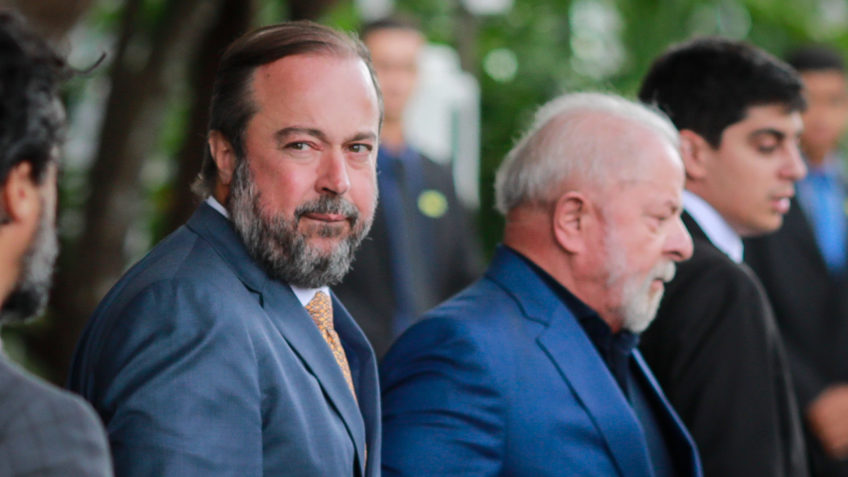 Governo Lula quer voltar a comprar energia da Venezuela