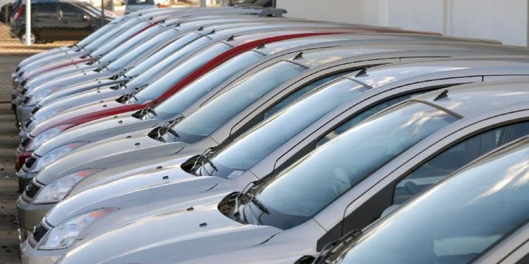 Governo anuncia desconto em impostos sobre carros para tentar estimular vendas