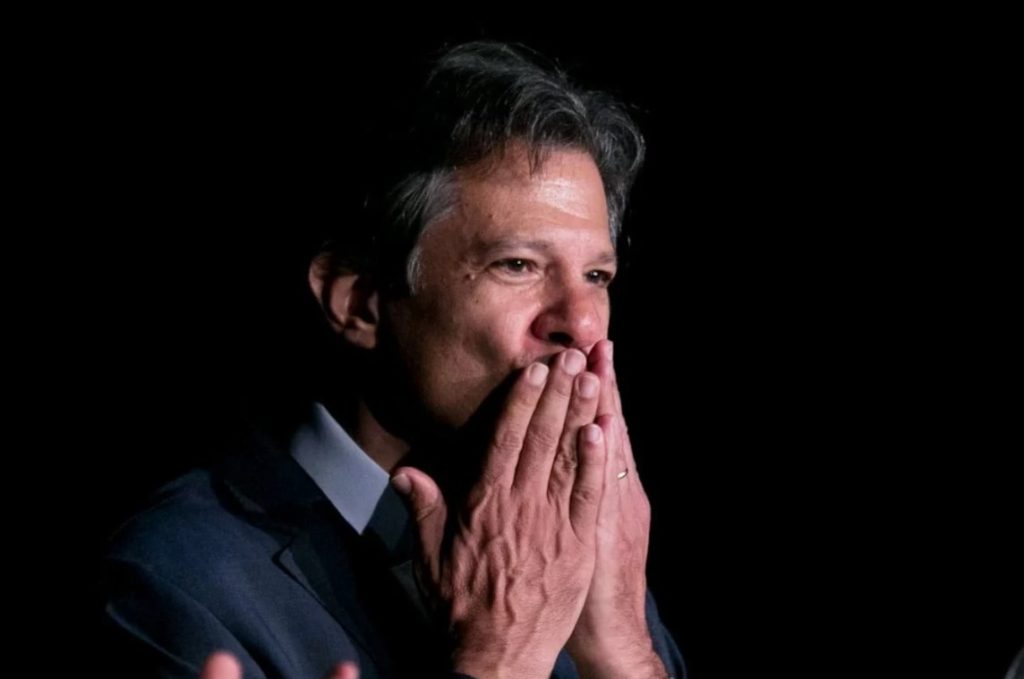 Haddad atrasa burocracia para exportações e prejuízo pode chegar a R$ 1,5 bi