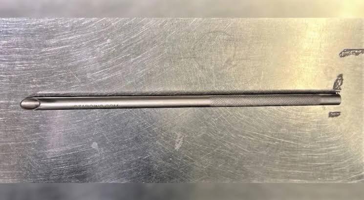 Homem é preso em aeroporto por carregar “canudo de vampiro” em bagagem de mão; entenda o termo