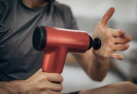 Homem morre eletrocutado ao usar massageador para estímulo erótico