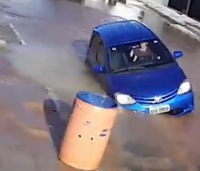 Imagens mostram momento em que cratera alagada ‘engole’ carro; VEJA VÍDEO